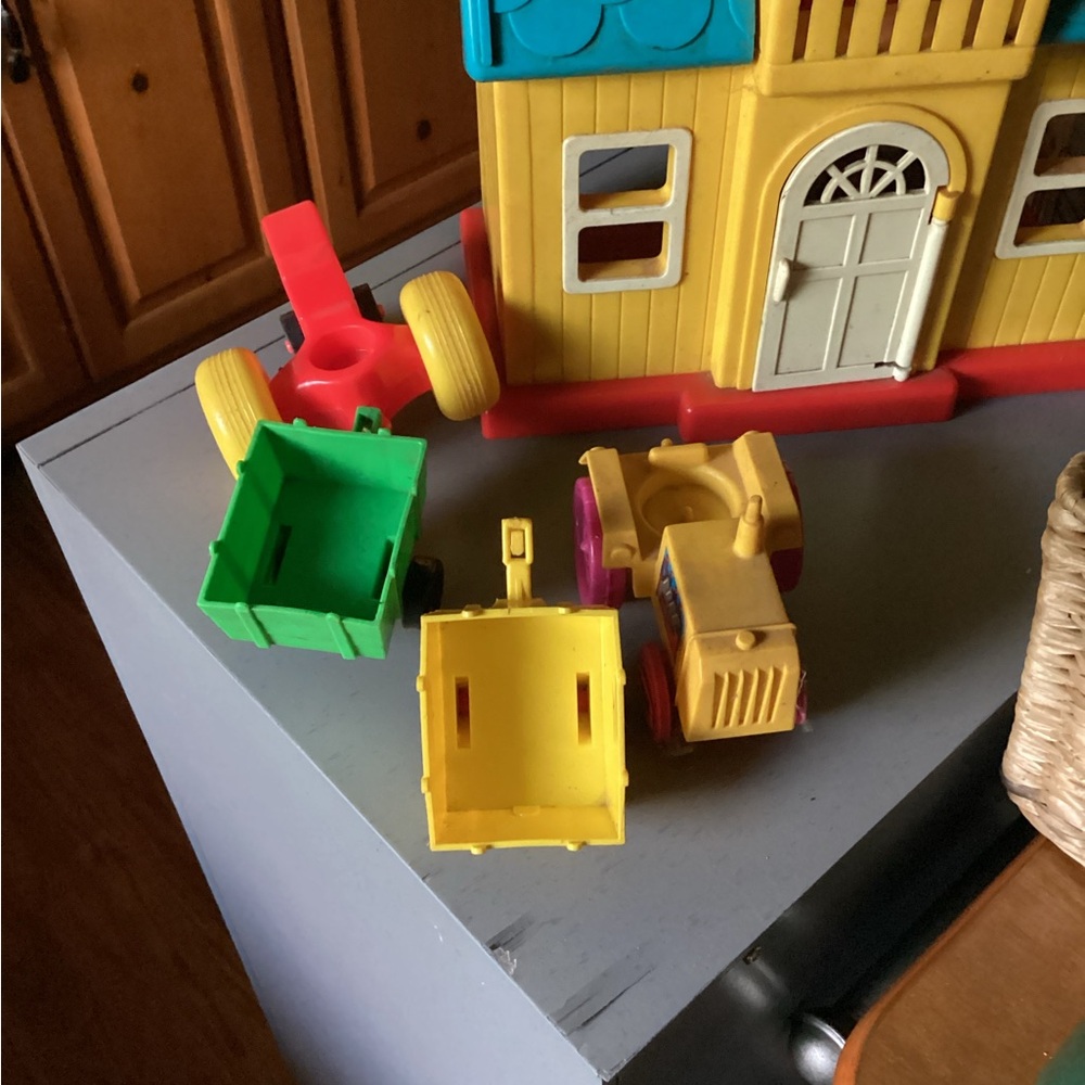 Portable playhouse with carry handles. - Picture 4 of 10